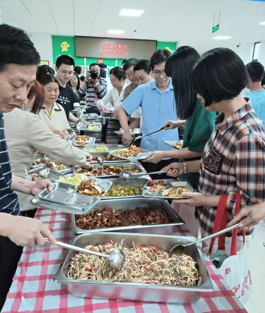 2025年5月4号七轶芳华育栋梁,株洲市二中建校70周之餐饮服务 2025年5月4号七轶芳华育栋梁,株洲市二中建校70周之餐饮服务